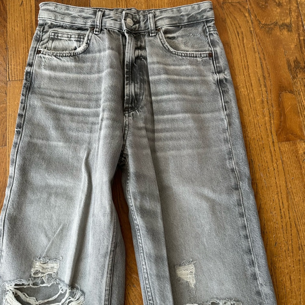 Zara Gray Distressed Women Jeans